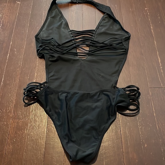 Women's Tobi Fine Line Strappy One Piece Swimsuit Large - Picture 11 of 15